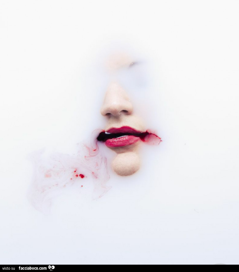 Sangue dalla bocca in immersione