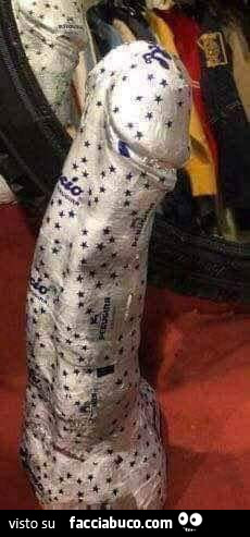 Enorme bacio perugina a forma di pene