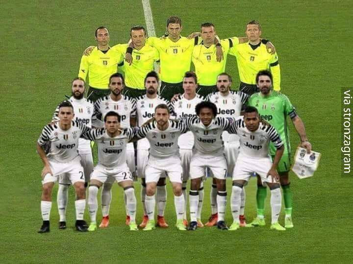 Foto juve con arbitri
