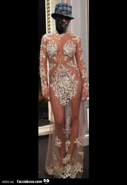 Negro di whatsapp vestito da donna
