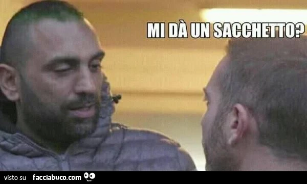 Roberto Spada mi da un sacchetto?