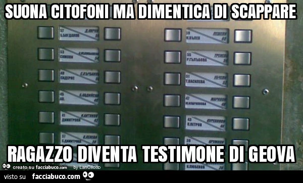 Suona citofoni ma dimentica di scappare. Ragazzo diventa testimone di geova