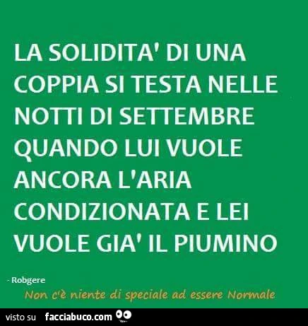 La solidità di una coppia si testa nelle notti di settembre quando lui vuole ancora l'aria condizionata e lei vuole già il piumino