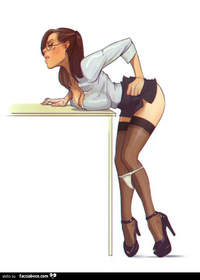 Sexy professoressa si abbassa le mutandine poggiata sulla cattedra