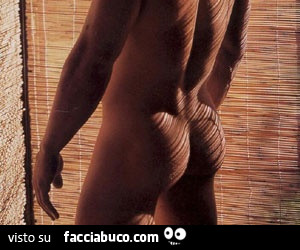 Sedere di uomo nudo