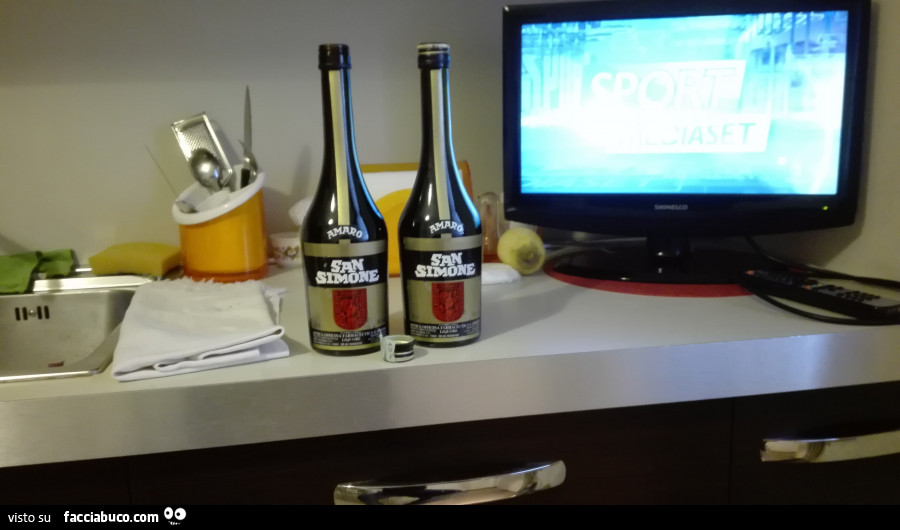 Bottiglie di amaro San Simone