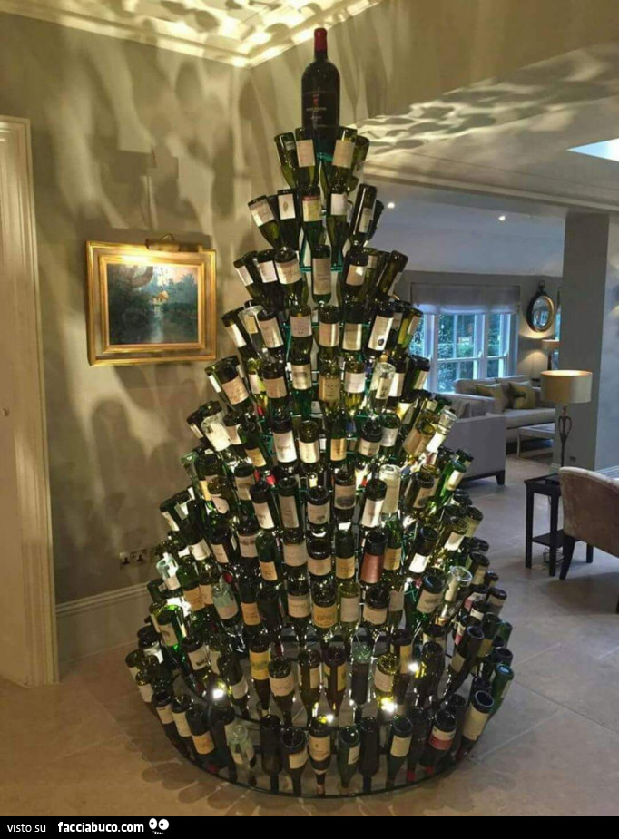 Albero di Natale di bottiglie di vino